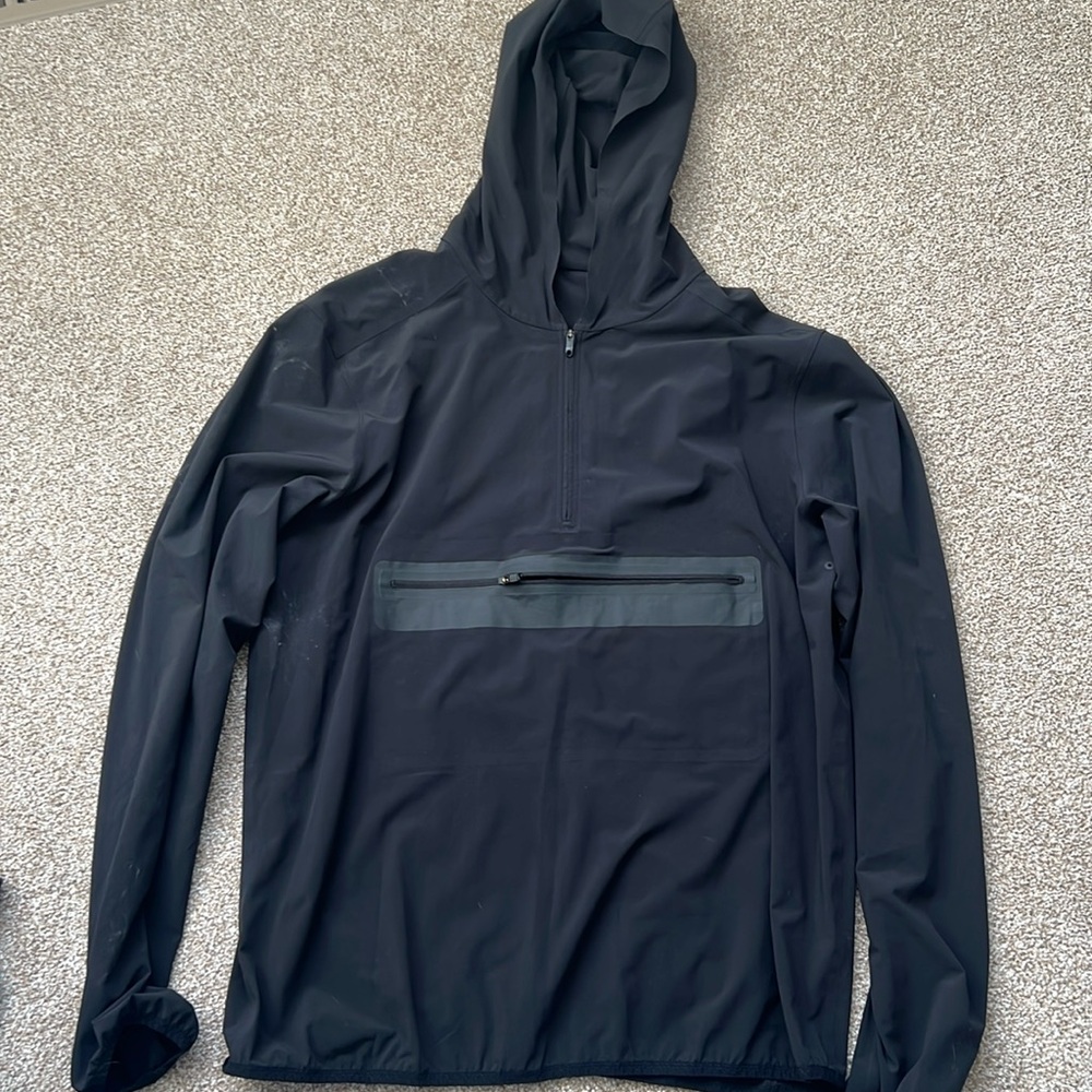 Lululemon men’s performance workout or running sweatshirt